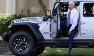 Præsident Joe Biden har genindført skrappe krav til bilernes brændstoføkonomi, men USA's kærlighed til olien er usvækket. Foto: Reuters/Jonathan Ernst