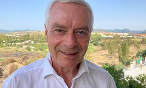 Johannes Madsen-Mygdal tilbringer bl.a. pensionisttilværelsen i Spanien og på golf- og tennisbanen. Foto: Privat