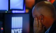 Der er nok at bekymre sig om med meget høje aktiekurser, amerikansk vækst der flader hurtigere ud end ventet og en centralbank, der vil ud af sine støtteopkøb. Billedet er fra New York Stock Exchange. Foto: Brendan McDermid/Reuters