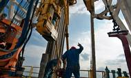 På trods af høje priser på olie og naturgas agter olieselskaberne ikke at øge investeringerne, og det kan betyde nye energiprischok i de kommende år. Foto: Bloomberg/Eddie Seal