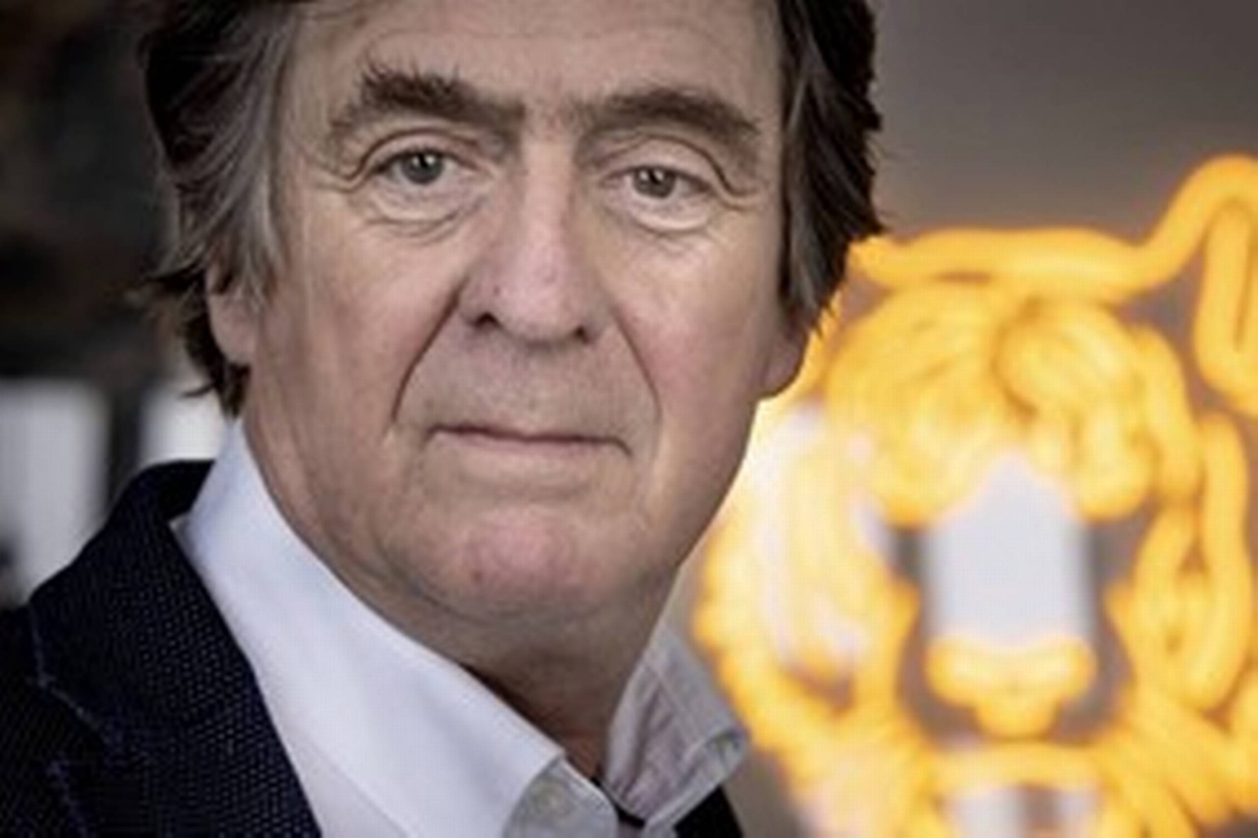 "Min opfattelse er, at man som advokat ikke skal have meget store honorarer, så det er slet ikke sådan, jeg arbejder," siger advokat Knud Foldschack. Foto: Mads Nissen