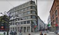 Aage Bangs Fonds største aktiv er ejendommen Østergade 27 på Strøget i København, der i seneste regnskab er opgjort til 163 mio. kr. Formandens søn står i spidsen for et stort renoverings- og forbedringsprojekt af ejendommen. Foto: Google