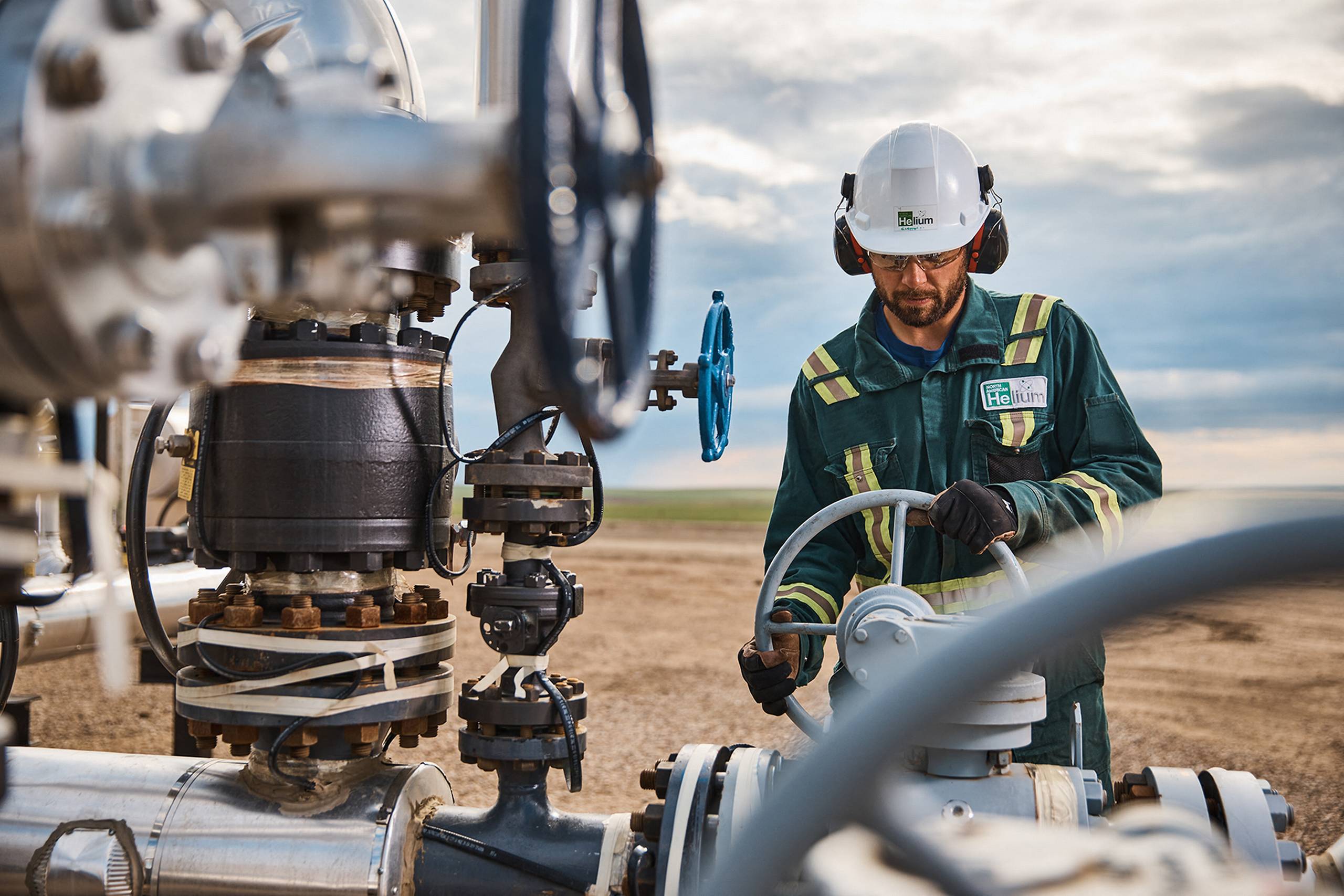  This June 24, 2021, image courtesy of North American Helium, show an employee working at the Battle Creek, Michigan, helium plant. - Helium is the second most-abundant element in the known universe, but to the semiconductor fabricators, weather services and medical diagnostic offices who rely on it to do business, it is better known as the latest raw material to grow scarce. A hope for a reprieve to the shortage can be found in Russias Far East, where a massive gas plant is set to produce a supply equivalent to about a third of the worlds current production. But with Western nations retaliating for Moscows invasion of Ukraine with sanctions that could sharply curtail its international trade, experts fear its helium will be kept off the global market, demonstrating the wide-ranging consequences of the international campaign to punish Russia. (Photo by ADAM REILAND / North American Helium / AFP) / RESTRICTED TO EDITORIAL USE - MANDATORY CREDIT "AFP PHOTO / Courtesy of North American Helium / ADAM REILAND" - NO MARKETING NO ADVERTISING CAMPAIGNS - DISTRIBUTED AS A SERVICE TO CLIENTS / TO GO WITH AFP STORY by Chris STEIN, " Russian sanctions complicate path to ending global helium shortage"