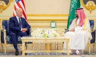USA's præsident Joe Biden har kaldt kronprins Mohammed bin Salman for »en paria«, men rejste alligevel for tre uger siden til Saudi-Arabien i håbet om at kunne overtale kongedømmets reelle magthaver til at øge olieproduktionen for at få priserne ned. Foto: Reuters/Bandar Algaloud