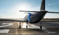 Et lille ubemandet fragtfly fra firmaet Dronamics, som kan flyve 2.500 kilometer med 350 kg last. Den slags løsninger kræver en landingsbane på 400 meter, men andre fragtdroner er bygget til at kunne lette og lande lodret. Foto: Dronamics