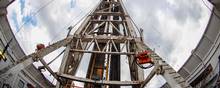Energiselskabet Seneca Resources borer efter skifergas nær St. Mary's i Pennsylvania. I Europa har stort set alle lande forbudt udnyttelse af skiferolie- og skifergasforekomster. Foto: AP/Keith Srakocic