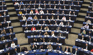 EU-Parlamentarikerne stemte onsdag deres ændringsforslag igennem til det reviderede direktiv for vedvarende energi. Direktivet skal nu forhandles endeligt på plads med Rådet, det vil sige EU's medlemslande. Derfor er den endelige udformning endnu ikke på plads. Foto: Frederick Florin/AFP