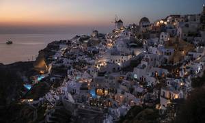 Turisttilstrømningen til Grækenland har i år været så stor, at turistindtægterne ventes at nå rekordhøjder. Foto: Reuters/Louiza Vradi