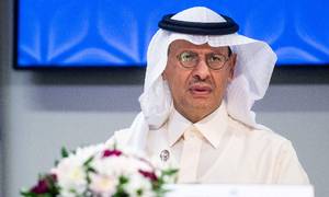 Trods løfter om det modsatte har Saudi-Arabiens energiminister, prins Abdulaziz bin Salman, tilsluttet sig, at organisationen Opec+ fra november sænker olieproduktionenen med 2 mio. tdr. i døgnet. Foto: AFP/Vladimir Simicek