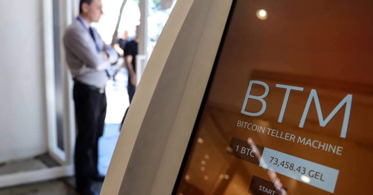 bitcoin becoming less volatile than stocks raises warning flag