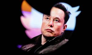Elon Musk endte med at gennemføre købet af Twitter, selvom han nåede at fortryde. Nu har han på fem dage som ejer af Twitter været i gang med den store oprydning. Foto: Scanpix/Reuters/Dado Ruvic/Illustration/File Photo