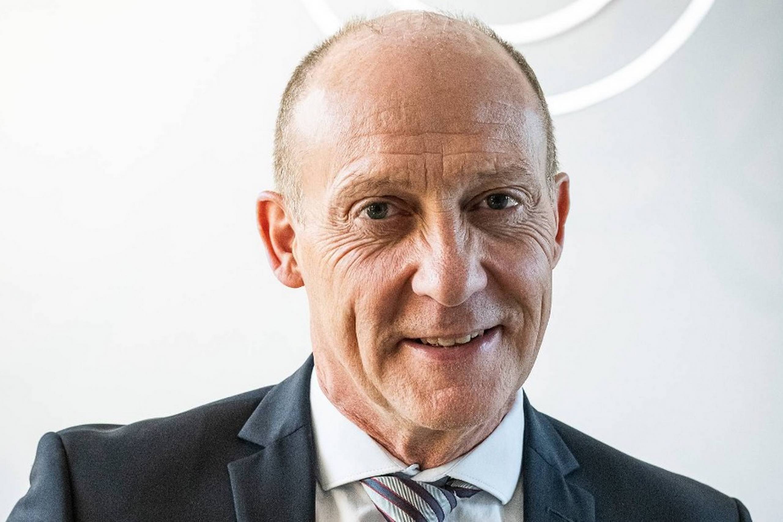 Bankdirektør hos Sydbank, Bjarne Larsen, forventer, at banken henter over 250 mio. kr. hjem på den største gældseftergivelse i dansk landbrug. Pr-foto: Sydbank