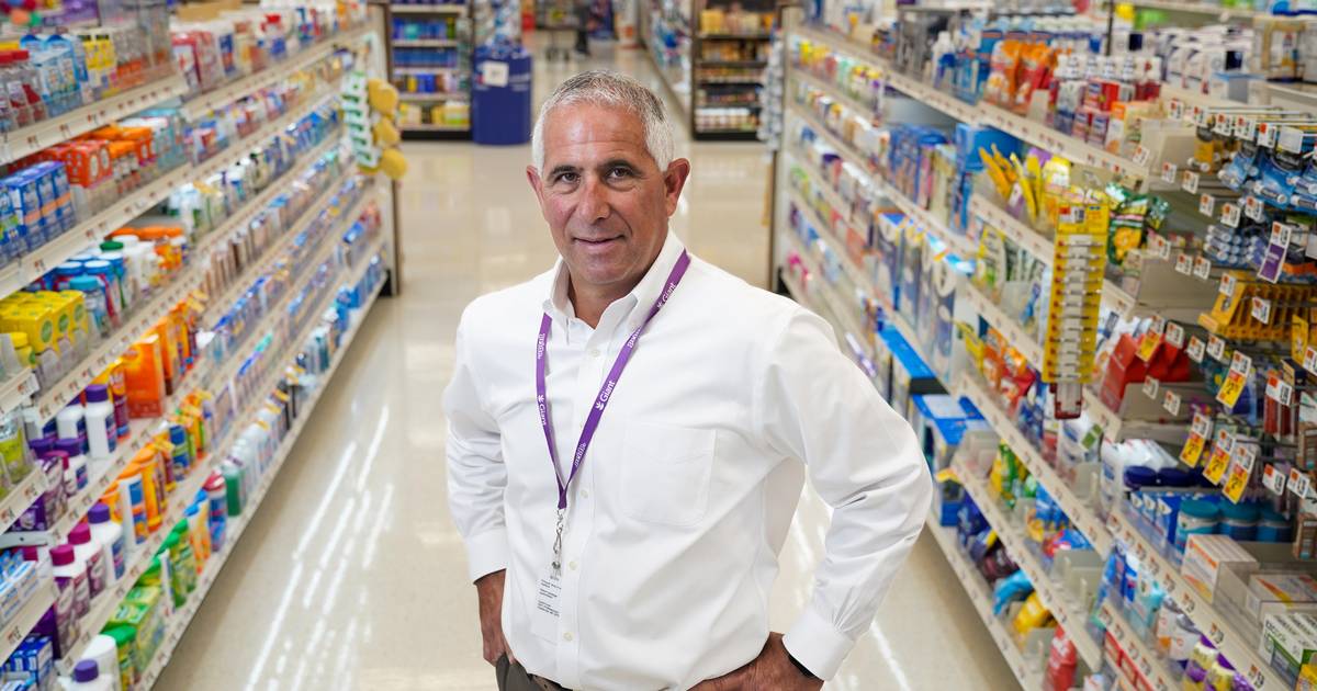 As retailers leave some cities, one grocery chain is trying to stay