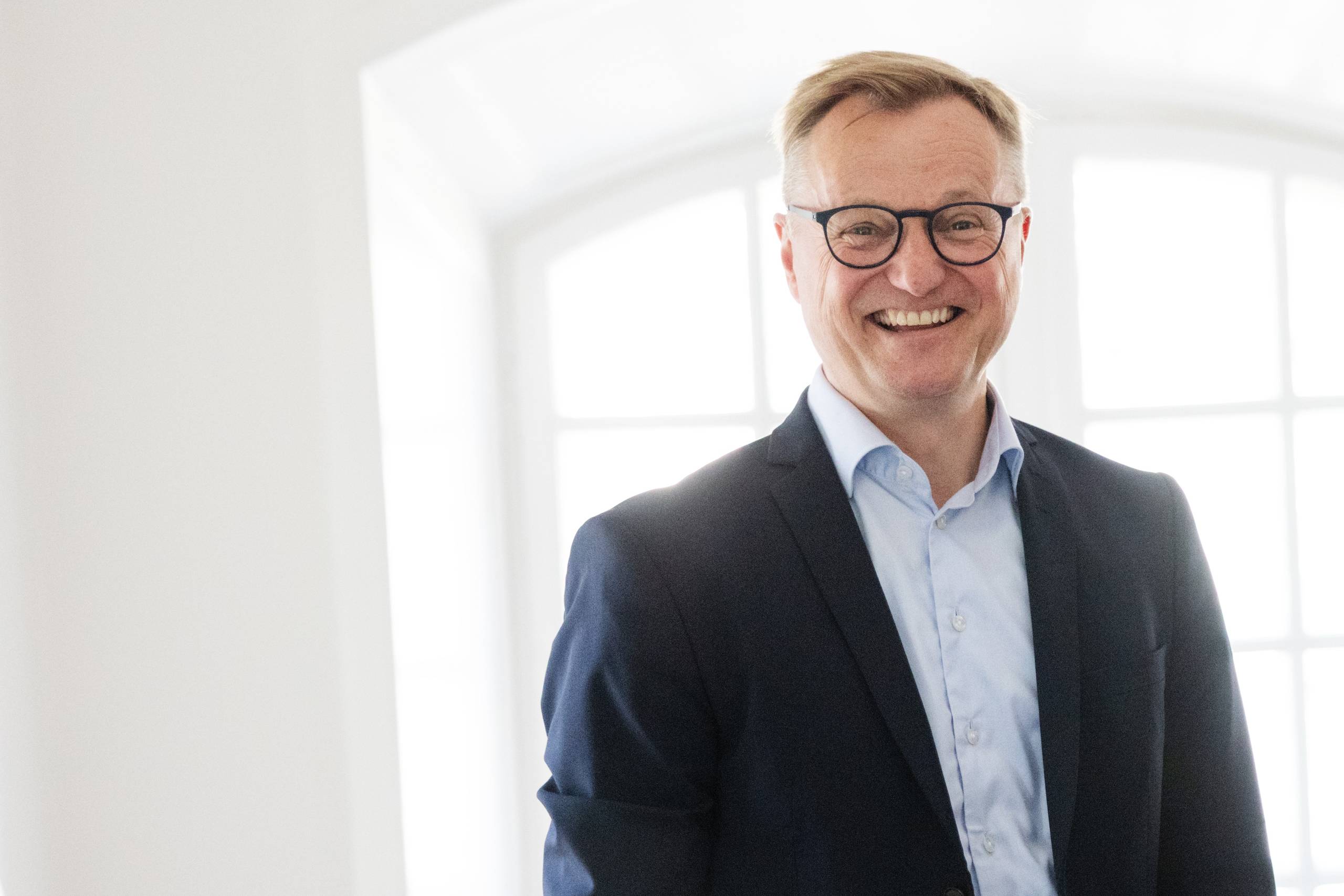 Peter Trillingsgaard, branchedirektør for DI Produktion, er meget stolt af de seneste målinger i branchen. Foto: Gregers Tycho.