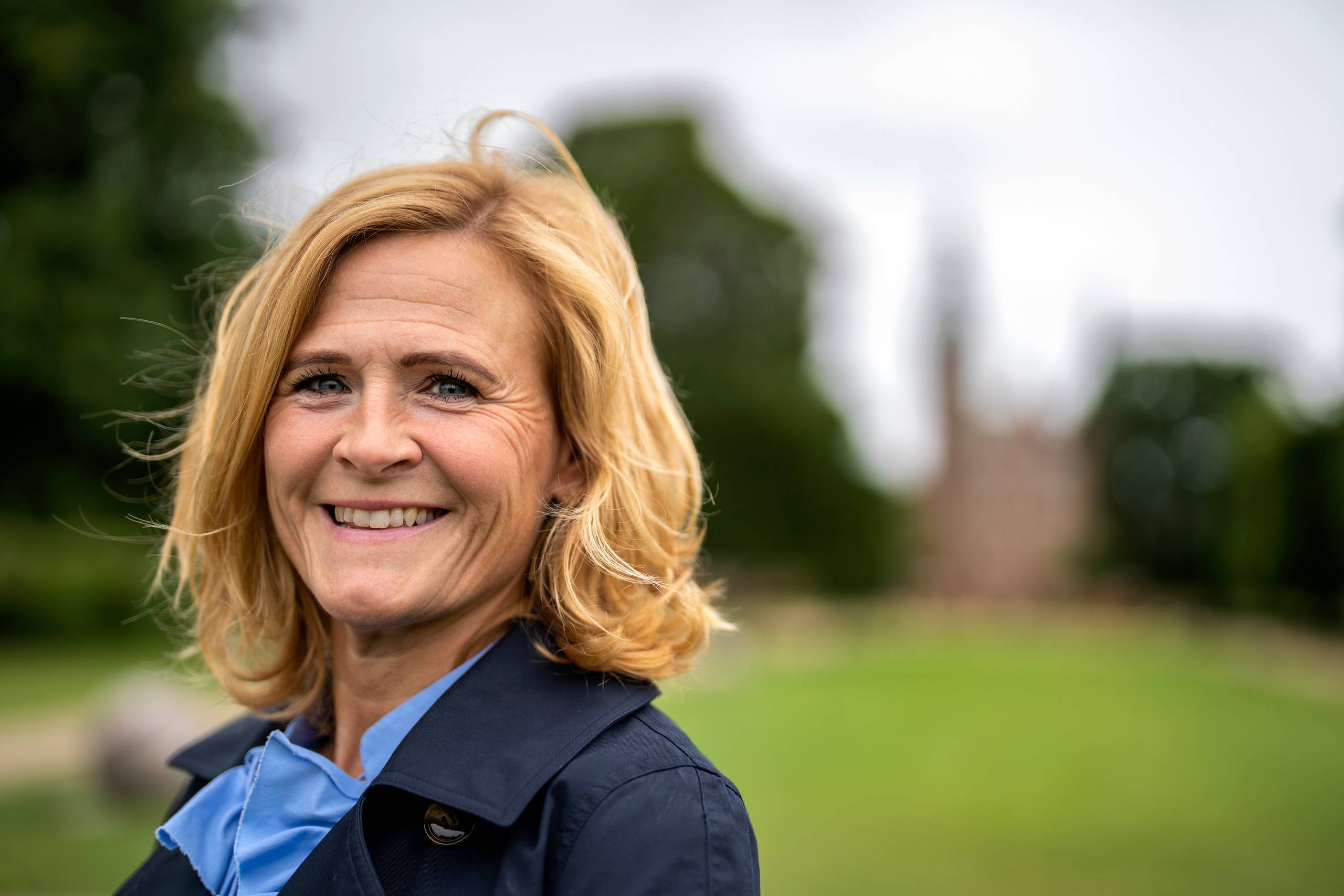 Koncerndirektør Camilla Holm fra PFA kan se frem til en travl sommer, hvor hun fylder 50 år samtidig med, at døtrene bliver færdige med henholdsvis folkeskolen og gymnasiet. Foto: Stine Bidstrup  