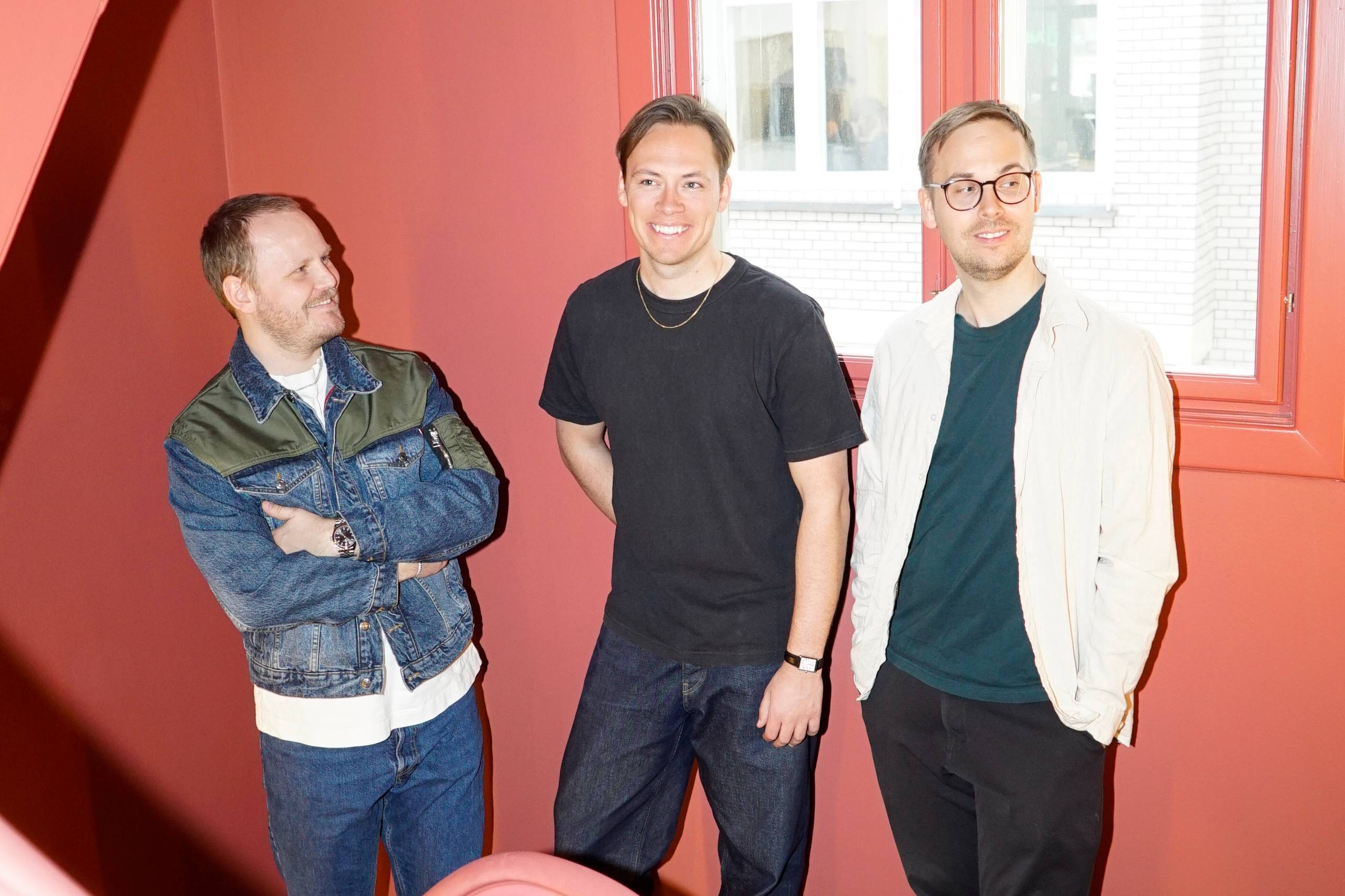 Det er Tobias Ørskov Madsen (tv), Christoffer Winther Bouet (midt) og Lasse Viggo (th) der står bag Contribe. Foto: PR.