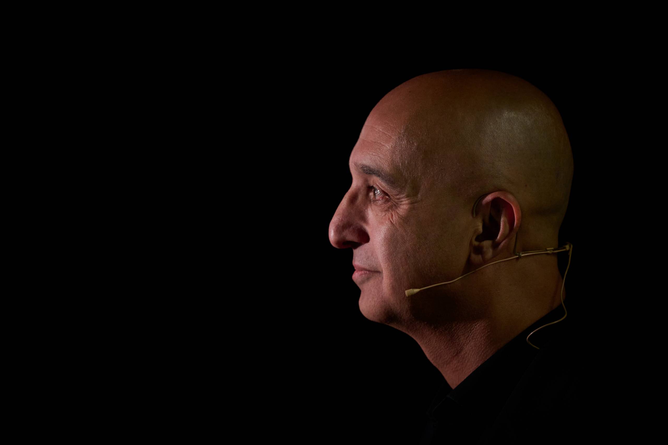 Novo-topchef Mike Doustdar ved Dansk Aktionærforenings investordag i Folketeatret i København sammen med aktionærforeningens direktør, Mikael Bak. Foto: Carsten Lundager/Dansk Aktionærforening