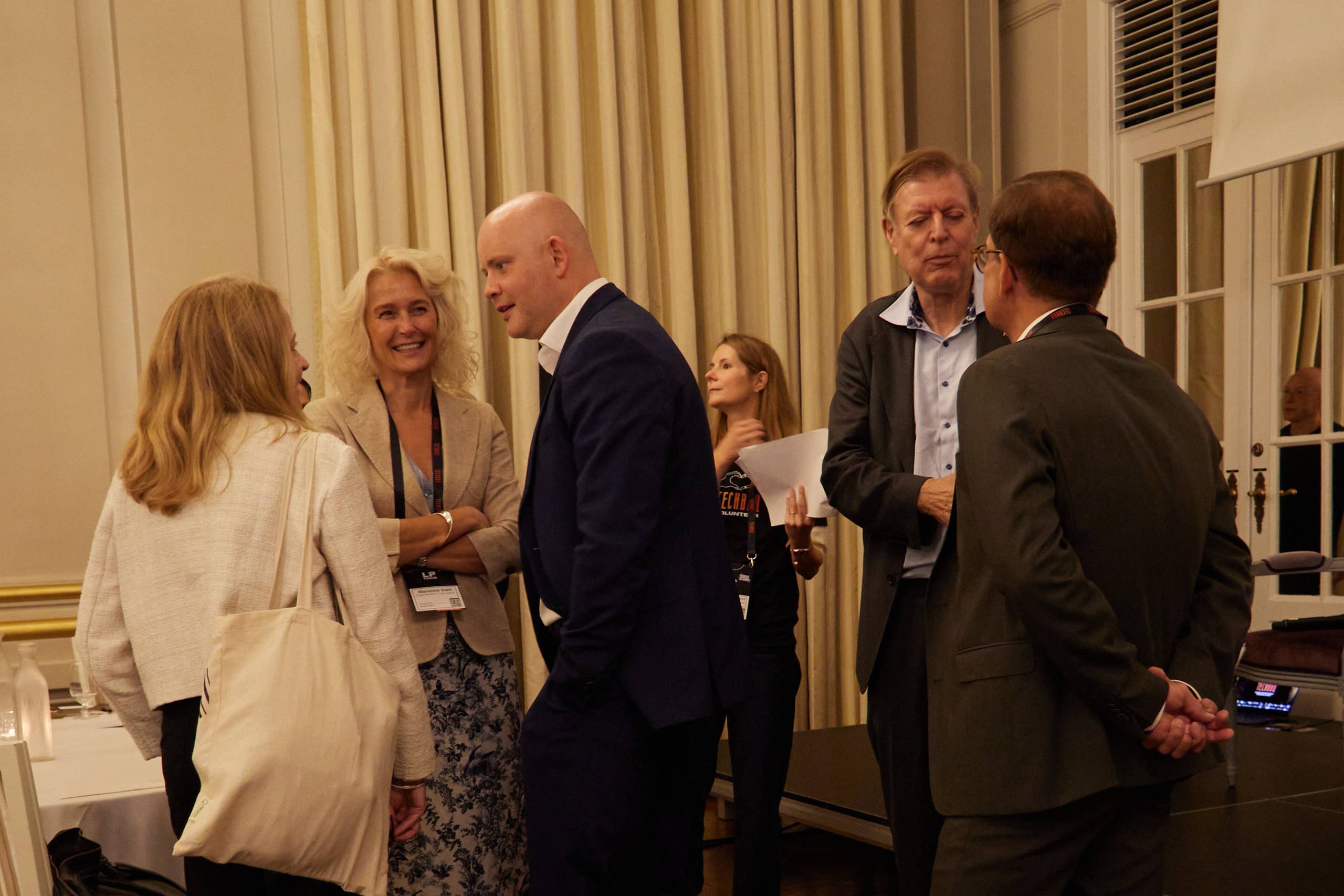 Pensionsbosserne blev ikke skuffet, da Jakob Engel-Schmidt overtog mikrofonen. Foto: TechBBQ/PR