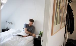 Even Heggernes, nordisk landechef for Airbnb, bor udelukkende selv hos Airbnb-værter. Her er han hos sin midlertidige vært på Nørrebro.  Foto: Charlotte de la Fuente