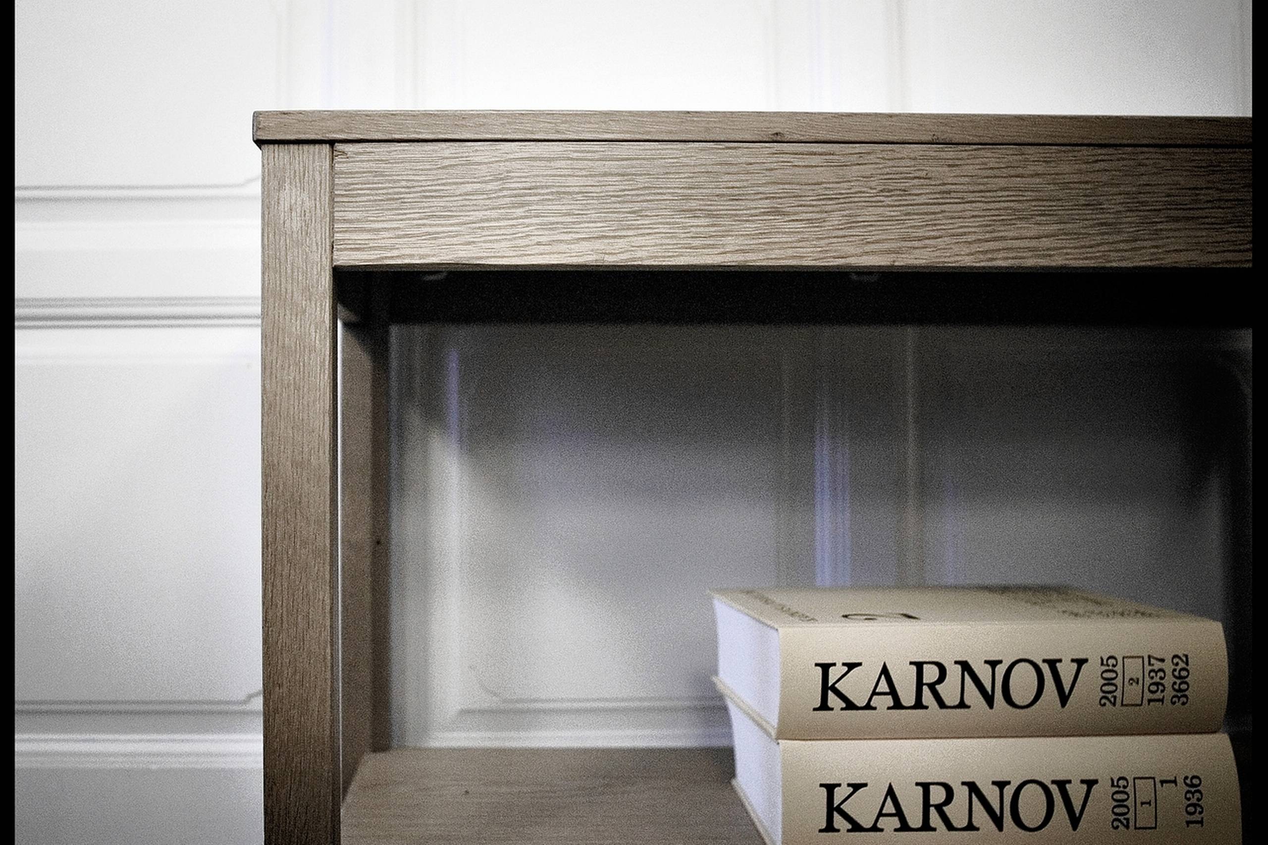 Poul Holmgård er svær at finde et billede af. Men Poul Holmgård er langt fra anonym i visse kredse af dansk erhvervsliv. Blandt andet var den tidligere mangeårige advokat med kontor i Aarhus kendt som en af landets store pantebrevsinvestorer.