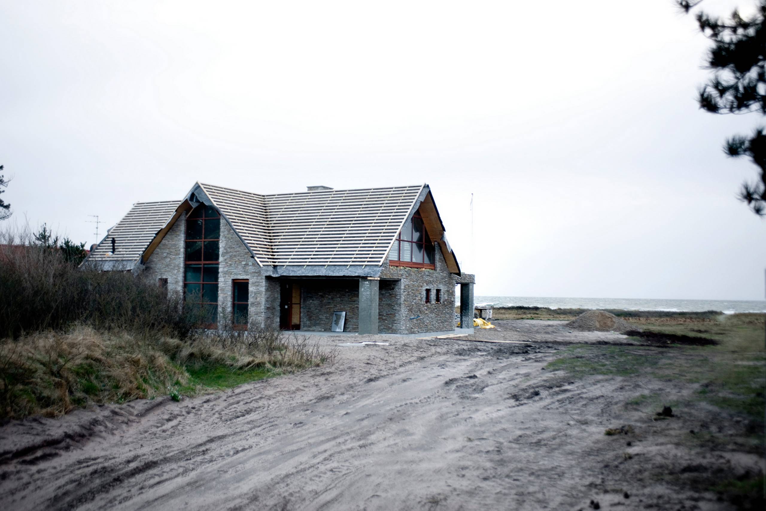 Tegningerne havde Olav Nielsen ifølge eget udsagn fundet i sin ellers ikke specielt formuende fars dødsbo. Makkeren Søren Christensen forklarede, at han efterfølgende havde videresolgt tegningerne for 15,6 mio. kr. til en hemmeligholdt køber, men retten tog ikke forklaringen for gode varer. Og så var der ikke længere nogen legitim forklaring på Nielsens velstand, der gjorde ham i stand til at investere op mod 15 mio. kr. i et nyt luksussommerhus ved Stillinge Strand i Vestsjælland.