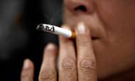 Der blev røget 5800 mia. cigaretter i 2014. Især kineserne bapper på de usunde nikotinpinde.  Foto: Thomas Borberg