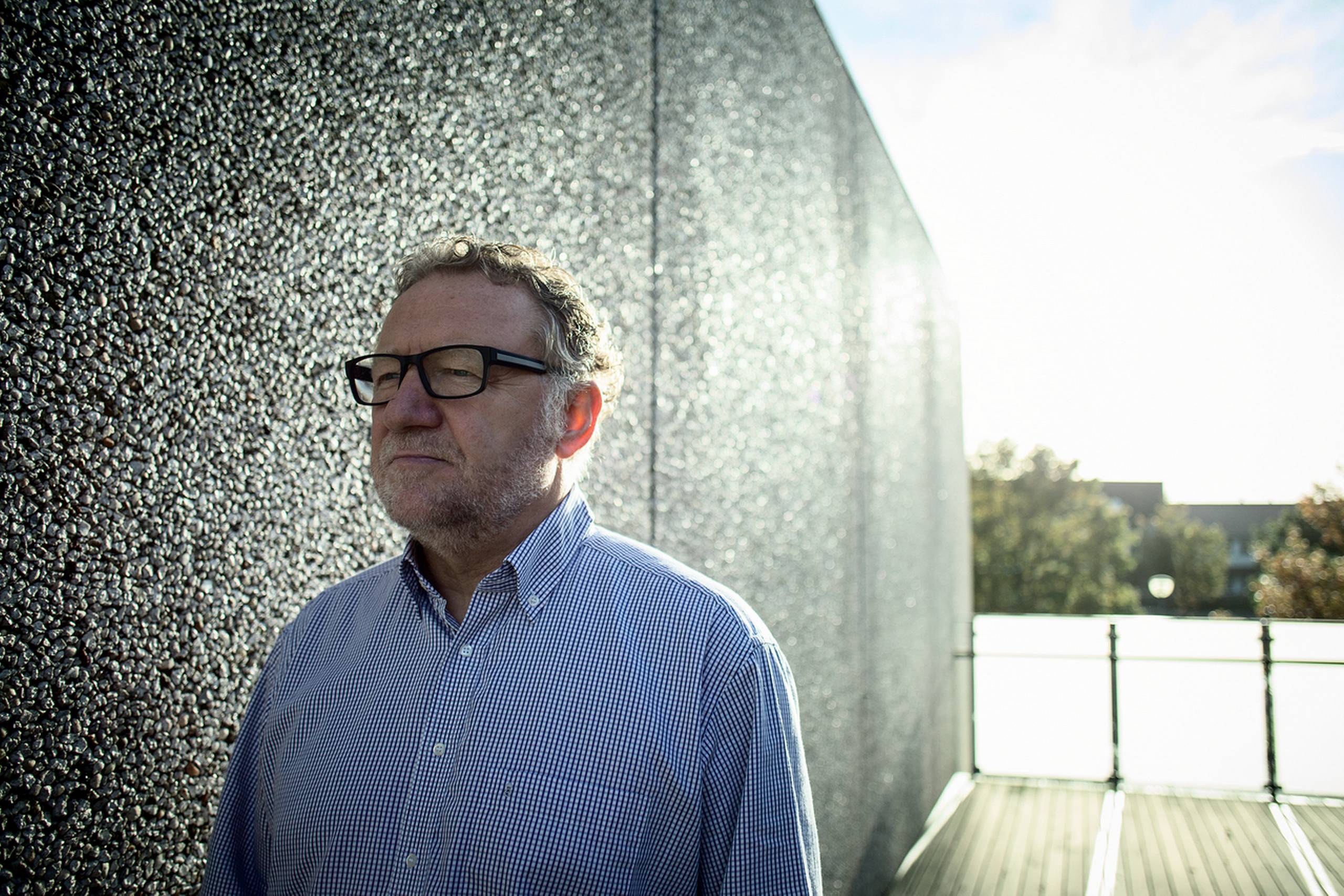 Knud Herbert Sørensen er partner i Frontpeople, forfatter og oplægsholder. Han var hr-direktør i Middelfart Sparekasse, der vandt titlen som Danmarks bedste arbejdsplads tre gange og har desuden vundet to danske mesterskaber i fodbold med Vejle Boldklub som forsvarsspiller. 