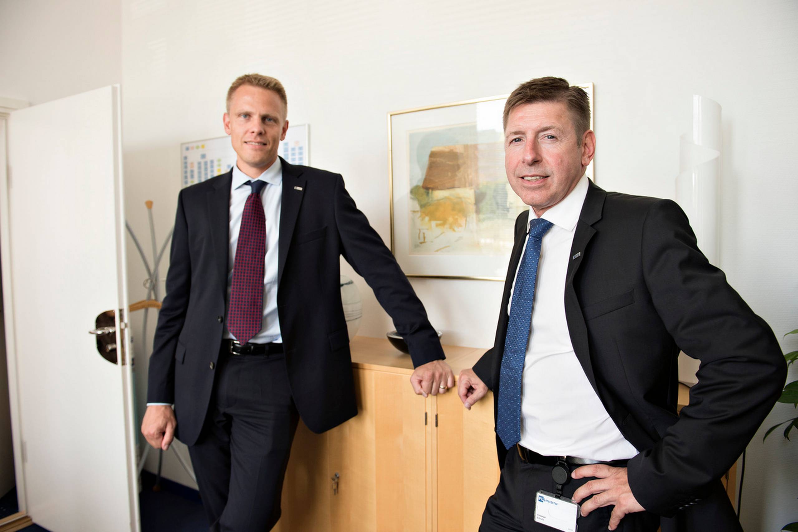 FLSmidths finansdirektør Lars Vestergaard (tv) stopper med øjeblikkelig virkning. Her ses han sammen med adm. direktør Thomas Schulz. Foto: Lars Krabbe.