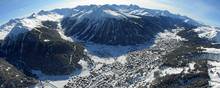 Højt i De Schweiziske Alper ligger Davos, der hvert år i januar for en uge bliver verdens centrum, når World Economic Forum samler 2.500 deltagere til årsmøde. Foto: World Economic Forum/Andy Mettler