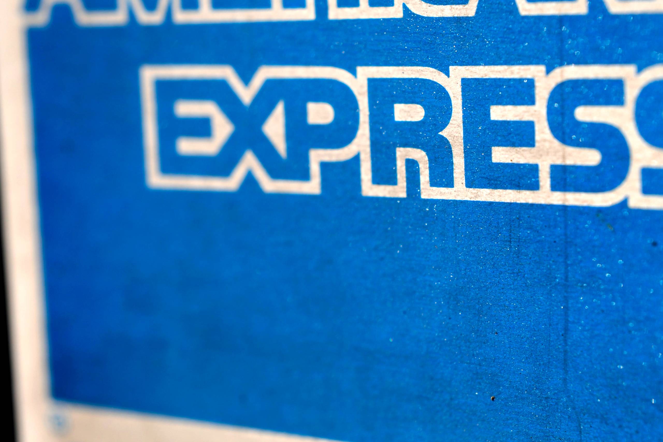 American Express-aktien tog endnu et dyk fredag.