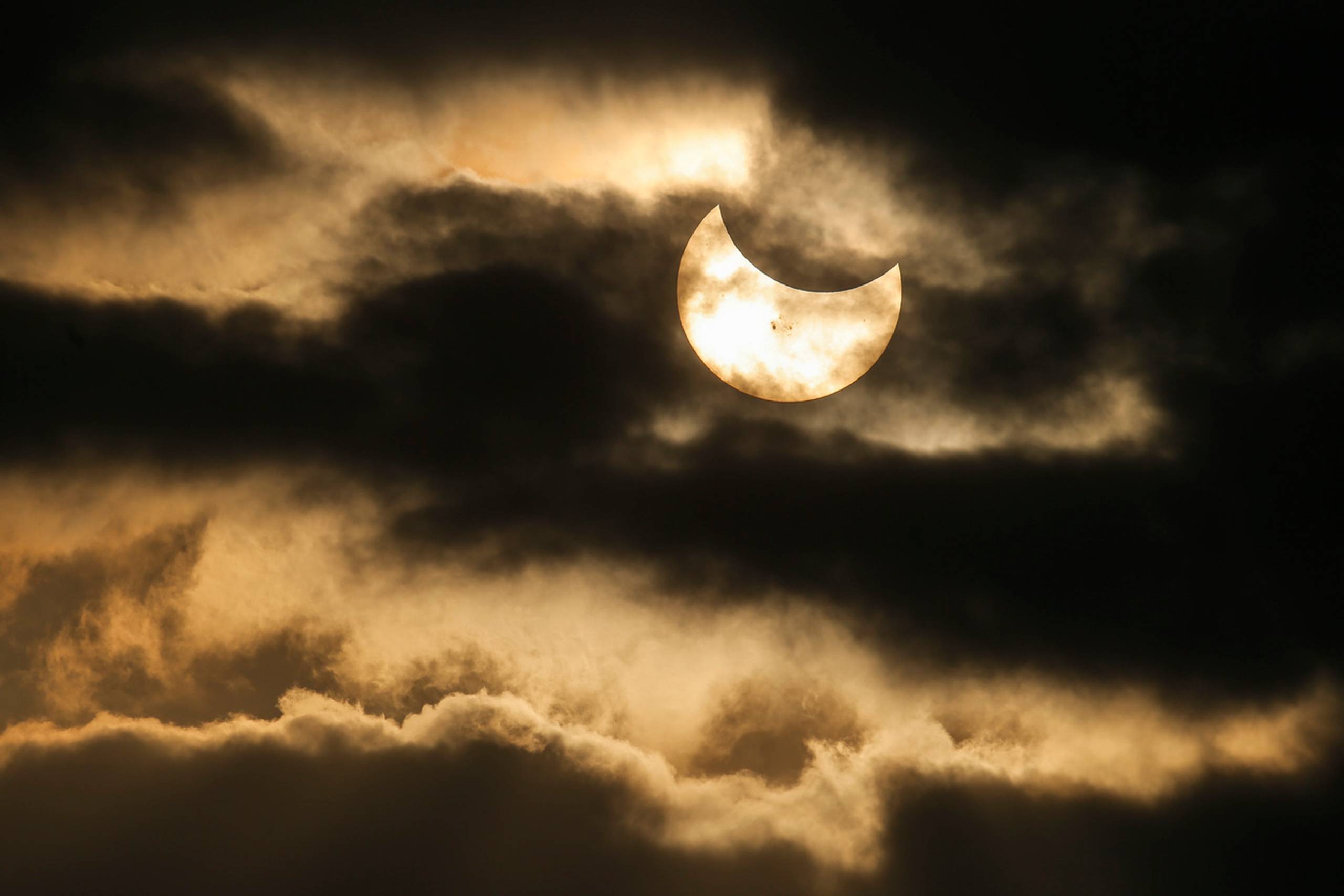 Energinet.dk advarer om en forestående solformørkelse, der rammer Europa og millioner af solcelleanlæg fredag den 20. marts.