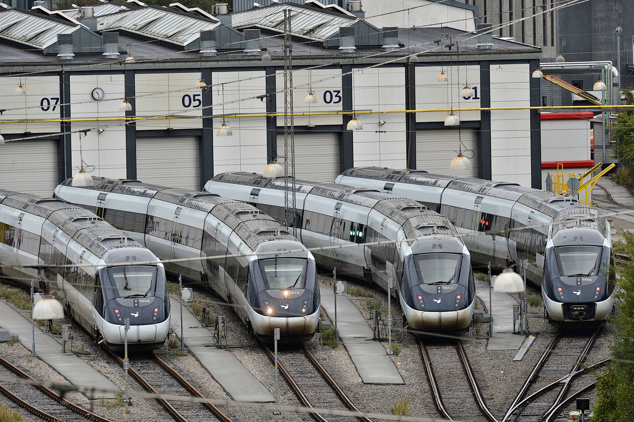 Det er en krumtap i den politiske 10 års-plan for DSB, at IC4-togene kommer på skinnerne i støre omfang. Her er et udvalg af dem fotograferet ved Centralværkstedet i Aarhus.