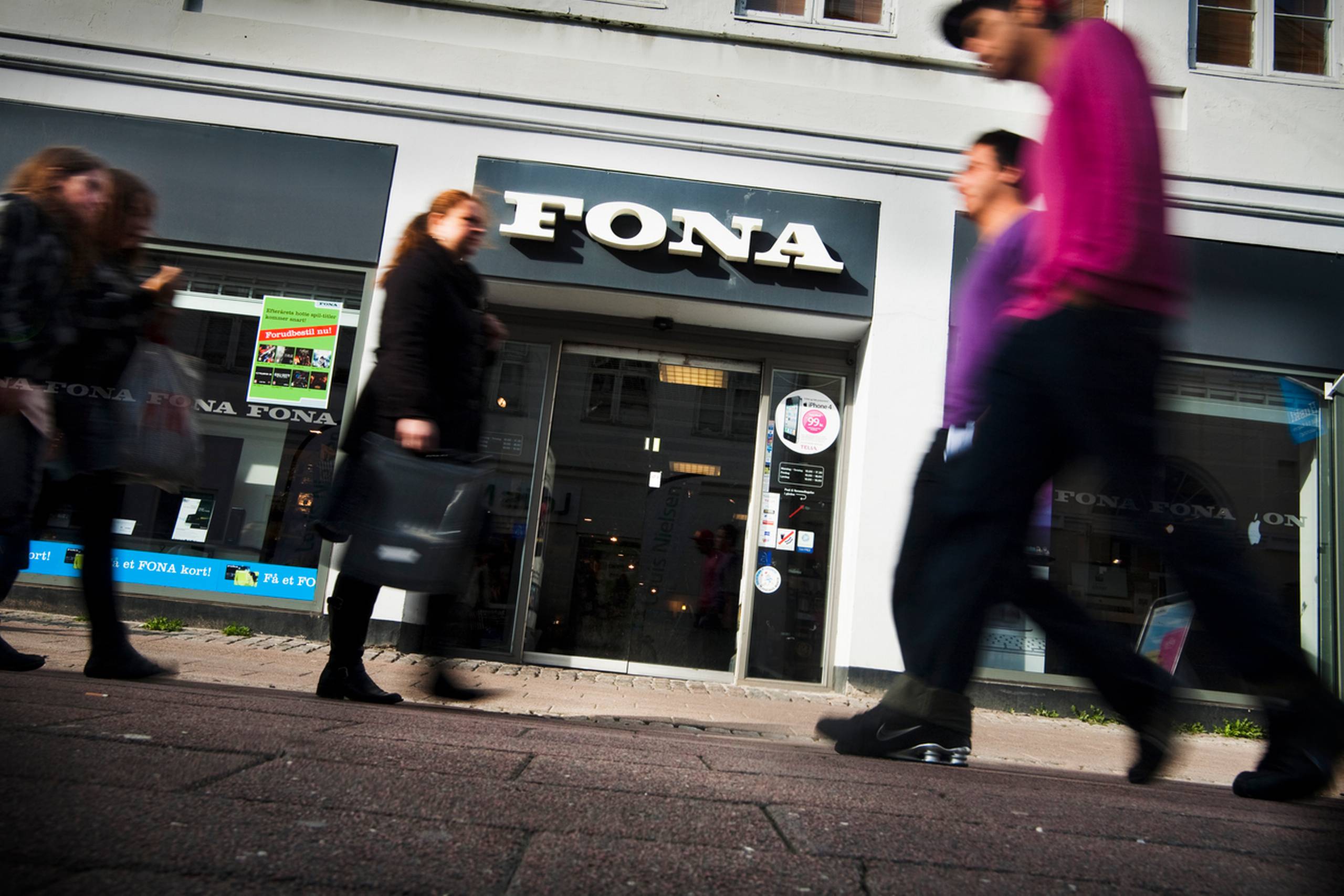 Selv om 14 mio. kunder sidste år besøgte Fonas butikker, var der ikke nok til at skabe overskud. Tværtimod kom ejerne af Fona, F Group, ud af 2013/14 med et underskud på næsten 30 mio. kr. 