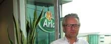 41-årige Peter Giørtz-Carlsen er kommet til tops i Arla Foods som chef for det britiske selskab. Nu skal han både sætte voldsomt skub i vækst og indtjening - samt barbere omkostningerne. Foto: Jesper Olesen