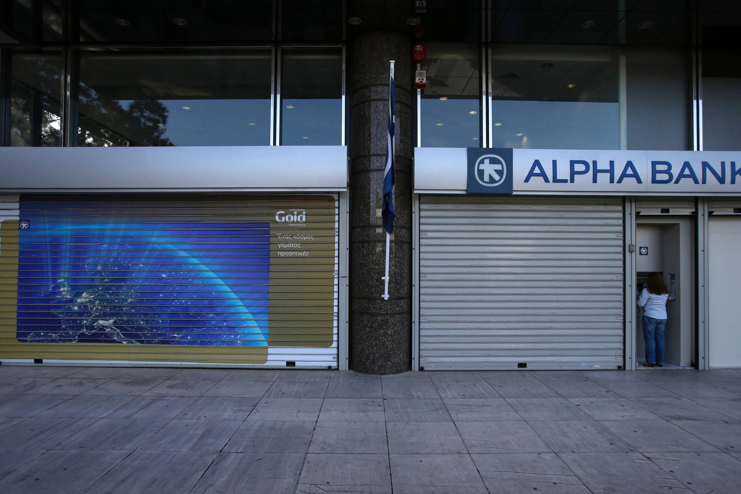 Weekendens dramatiske drejning i Grækenland-krisen, som medførte, at de græske banker holdt lukket, satte dagsordenen på aktiemarkederne.