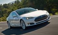 Batterierne i en Tesla udgør i dag 25-30 pct. af elbilens pris. Men batterierne vil falde i pris med 20 pct. om året, fremgår det af analysen fra Carnegie Worldwide. PR