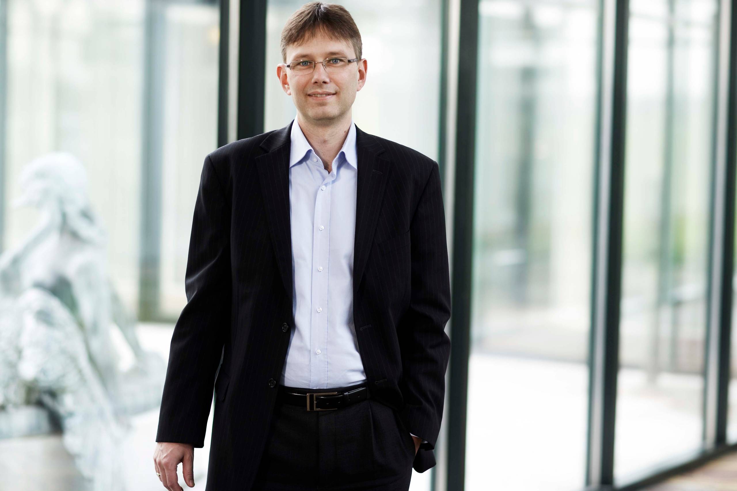 Økonomidirektør John Vestergaard, Egetæpper
