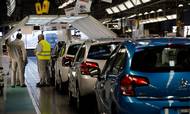 Det vækker frygt for tabte arbejdspladser i Tyskland og England, at PSA-koncernen med bilmærkerne Peugeot og Citroën vil overtage Opel og Vauxhall fra amerikanske General Motors. Foto: Arkivfoto. Foto: AP/ Christophe Ena