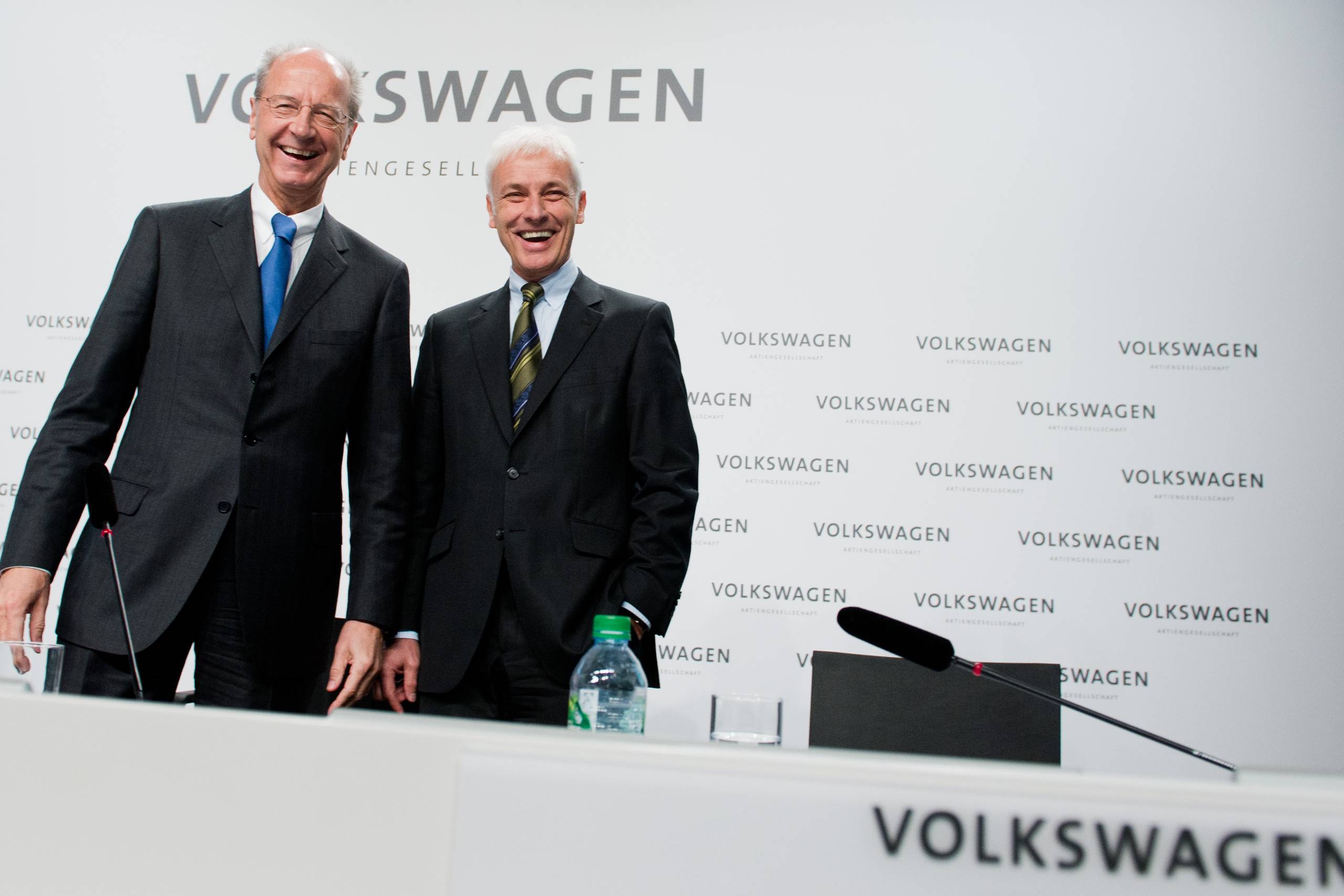 Koncernchef i Volkswagen Matthias Müller (t.h.) sammen med bestyrelsesformand Hans Dieter Pötsch.