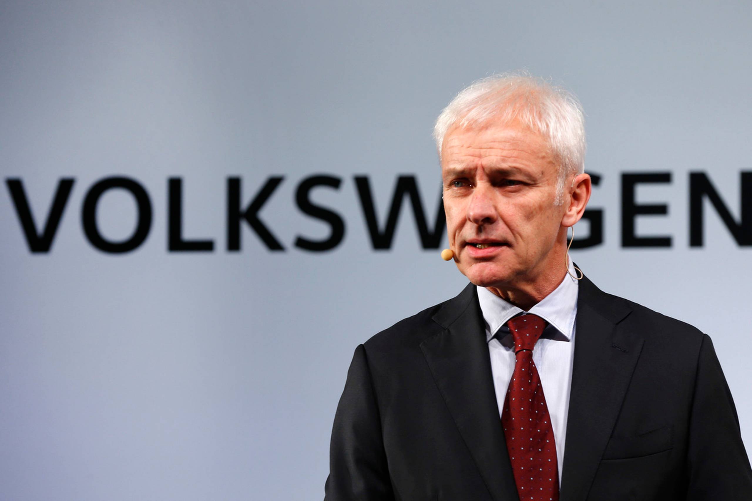 Bilindustrien er nødt til at gå nye veje for at fjerne misforholdet mellem de officielle miljømålinger og udslippet under almindelig kørsel, mener Matthias Müller.