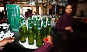 Carlsberg er blevet pålagt en kæmpebøde for medvirken i et priskartel i Indien sammen med tre andre bryggerier. Det drejer sig om årene 2007-18. Foto: Osan Gurinder Foto: Gurinder Osan