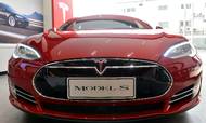 Tesla er den mest solgte elbil på det danske marked. Selv om prisen er pebret, stod der Tesla på 60 pct. af salgskontrakterne i 2015. I 2016 - hvor elbiler blev pålagt 20 pct.s afgift - faldt andelen til 14 pct. Foto: JP Foto: AP