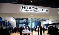Hitachis stand lyser ved Kinas 17. International Industrimesse i Shanghai sidste år, hvor japanerne samtidig snuppede italienske Ansaldo Breda for næsen af kinesiske konkurrenter. Japan og Kinas virksomheder konkurrerer mere og mere intenst om køb af udenlandske virksomheder.