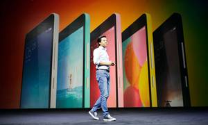 Lei Jun, bestyrelsesformand og direktør for Xiaomi Technology, præsenterer en ny telefon tilbage i 2015, da Xiaomi var det nye, hotte. i Kina. Nu er selskabet rykket op i den globale superliga og nærmer sig førstepladsen. Foto: Imaginechina via AP Images