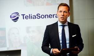 Telias topchef har sagt til Bloomberg, at den svenske telegigant inden årets udgang vil afgøre, om Telia skal blive eller forlade Danmark. Men Telia vil ti dage før årsskiftet ikke fortælle noget. Foto: Maja Suslin/TT