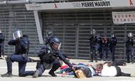 Både stater og virksomheder er blevet tvunget til at forberede sig bedre på terror. Her er det fransk politi i aktion. Foto: AP/Michel Spingler