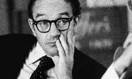 Den tidligere chef for den amerikanske centralbank, Alan Greenspan, kan se lighedstræk med den nuværende økonomiske situation og den i 1970'erne, hvor dette billede er taget. Det var før Greenspan blev centralnbankchef. Foto: Charles Kelly/AP