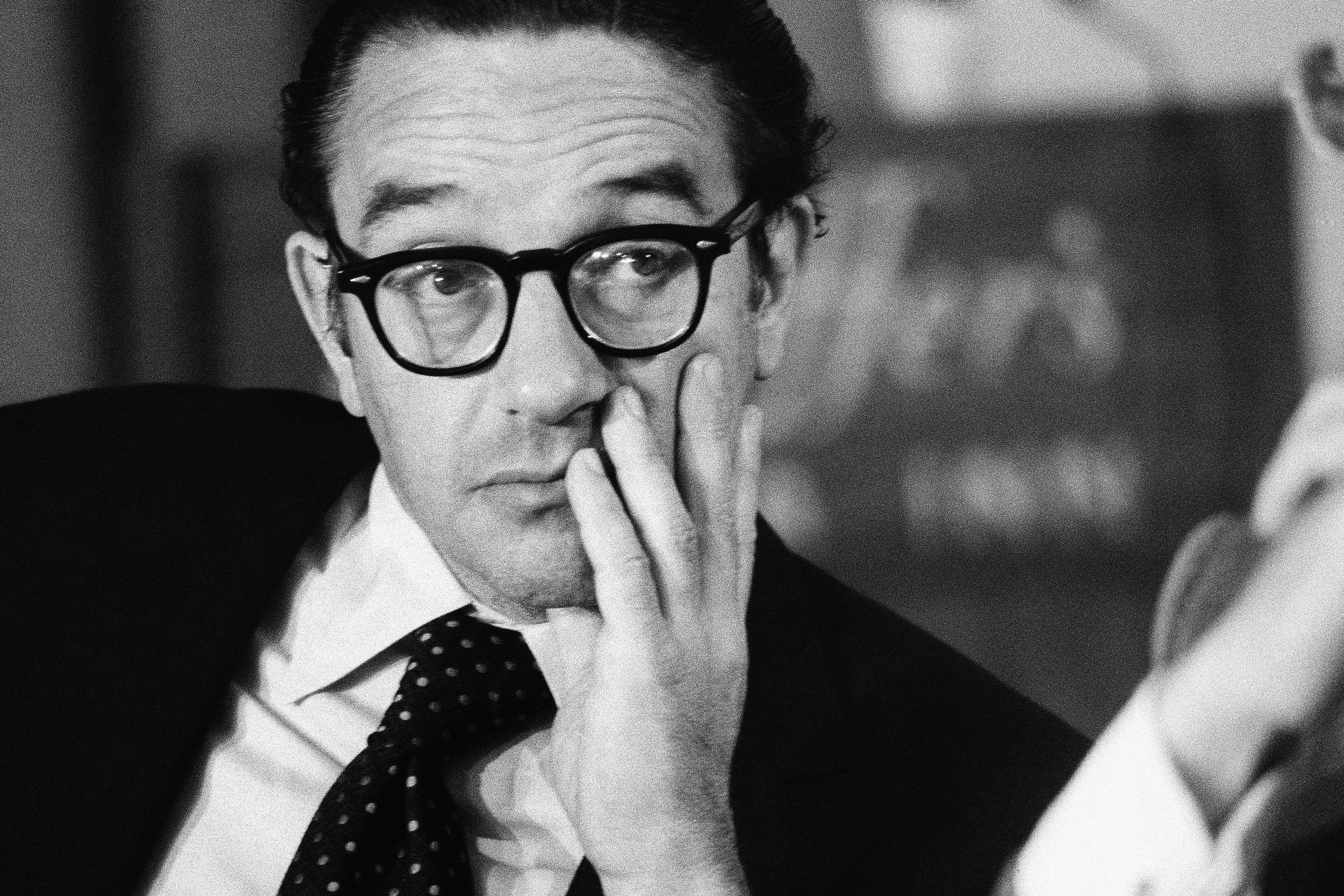 Den tidligere chef for den amerikanske centralbank, Alan Greenspan, kan se lighedstræk med den nuværende økonomiske situation og den i 1970'erne, hvor dette billede er taget. Det var før Greenspan blev centralnbankchef. Foto: Charles Kelly/AP