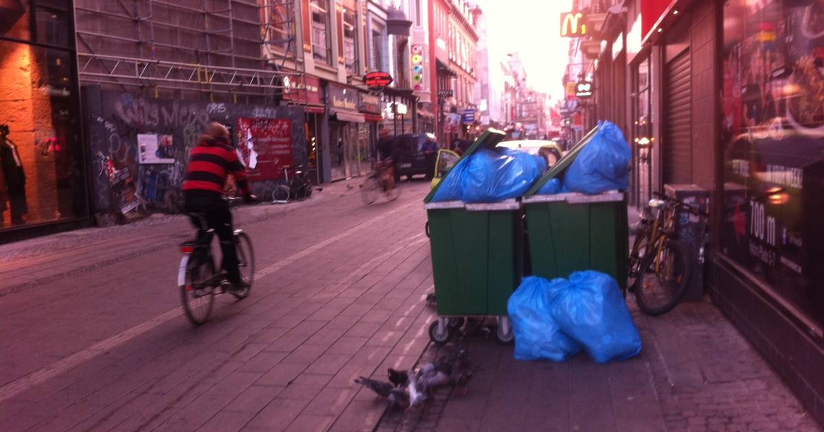 Velkommen til Strøget i København: En gade fyldt med gøgl, tis, affald ...