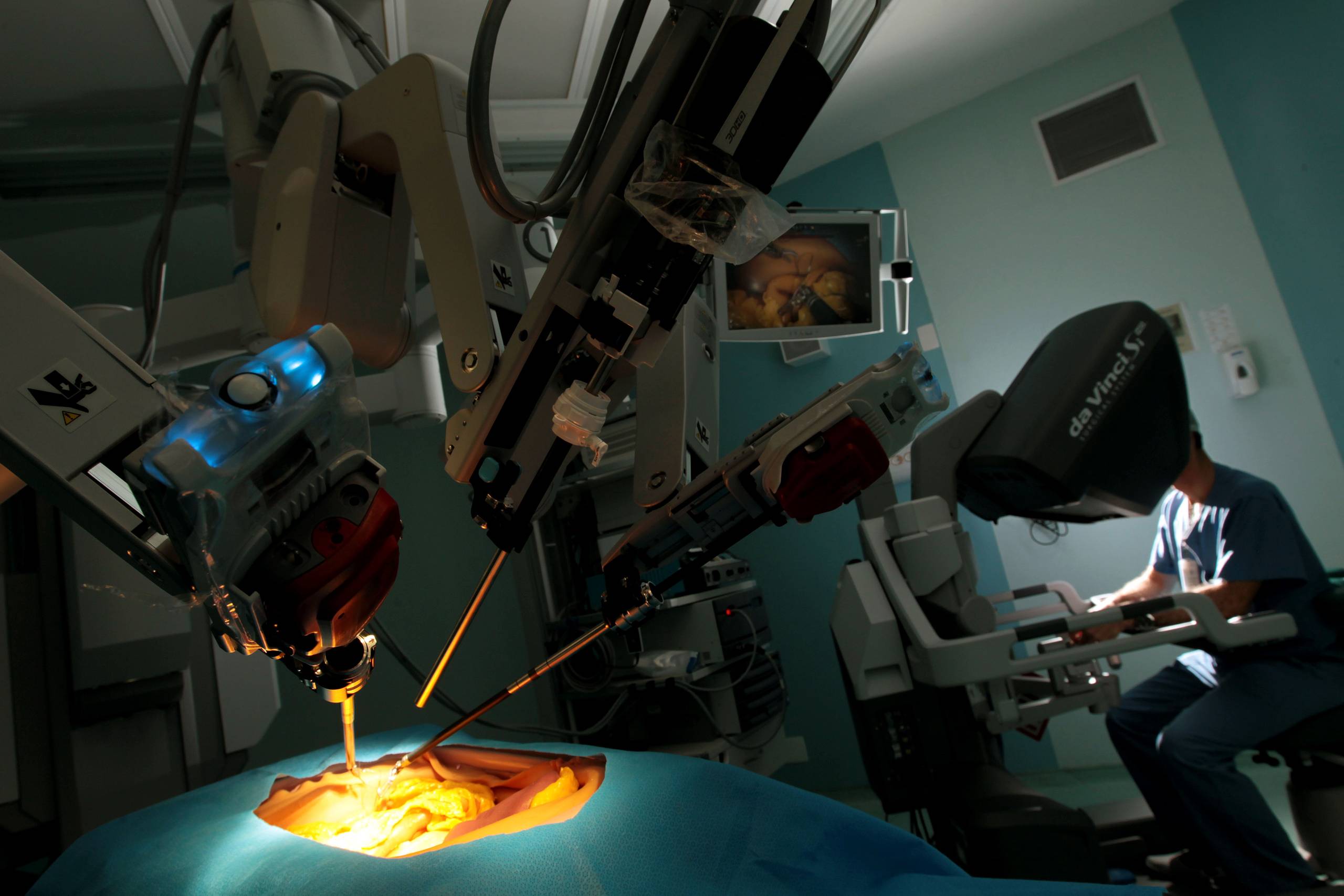 Robotter er allerede rykket ind på operationsstuerne, og sundhedssektoren står i det hele taget foran store teknologiske omvæltninger. Foto: AP